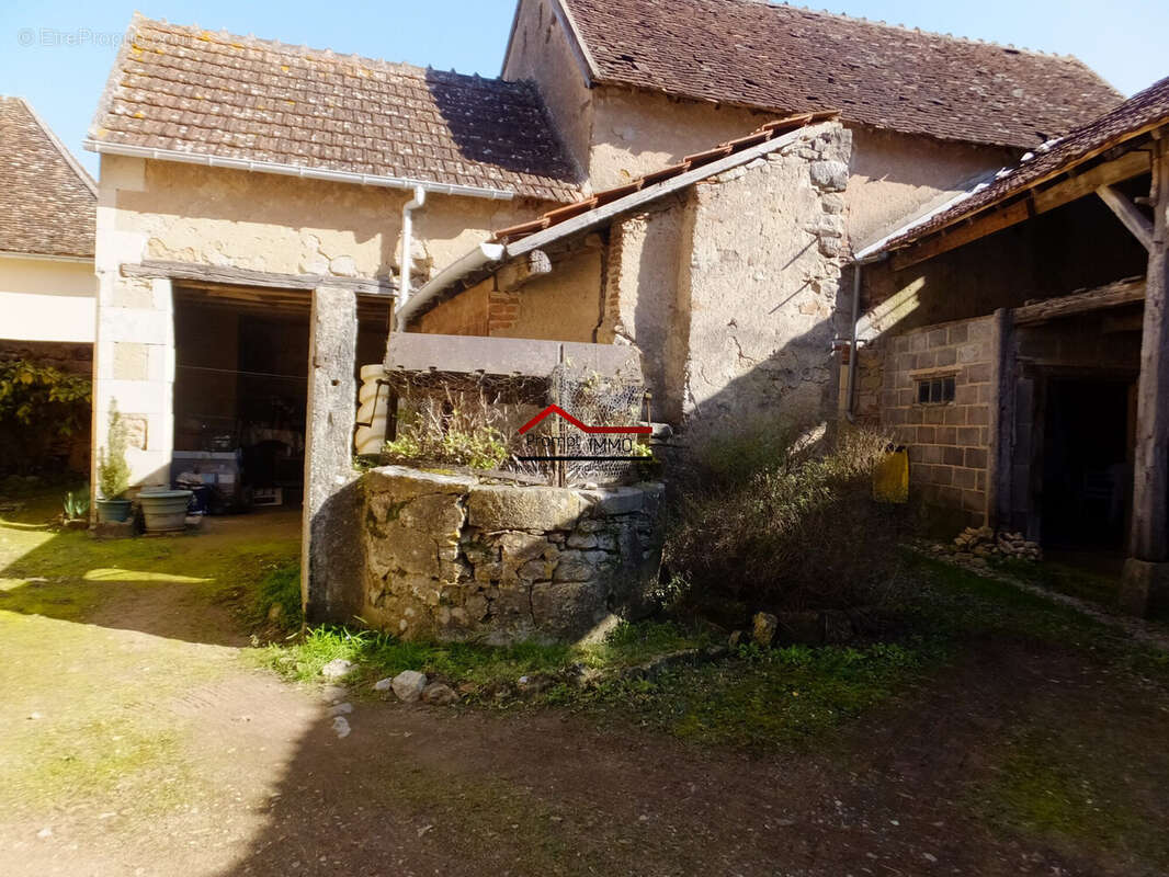 Maison à AINAY-LE-CHATEAU