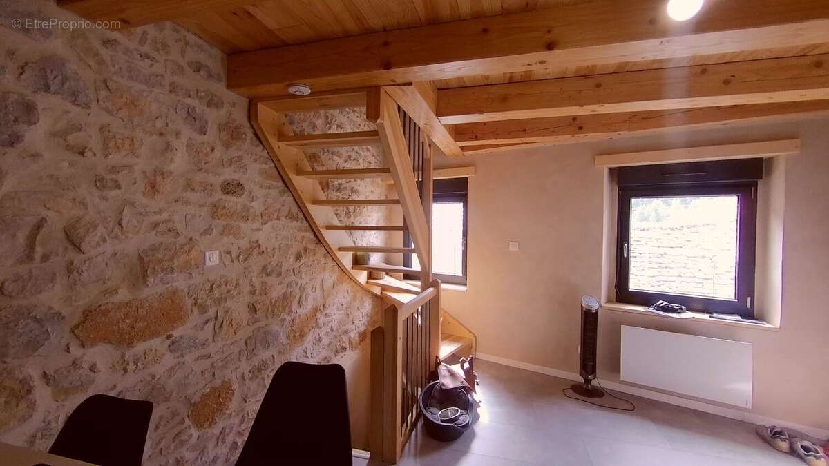 Les Vignes – Au cœur des Gorges du Tarn Charmante maison en pierre entièrement rénovée avec terrasse et parking privé - photo 6