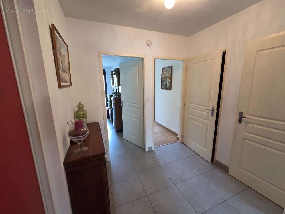 Appartement t3 + garage et cave - photo 6