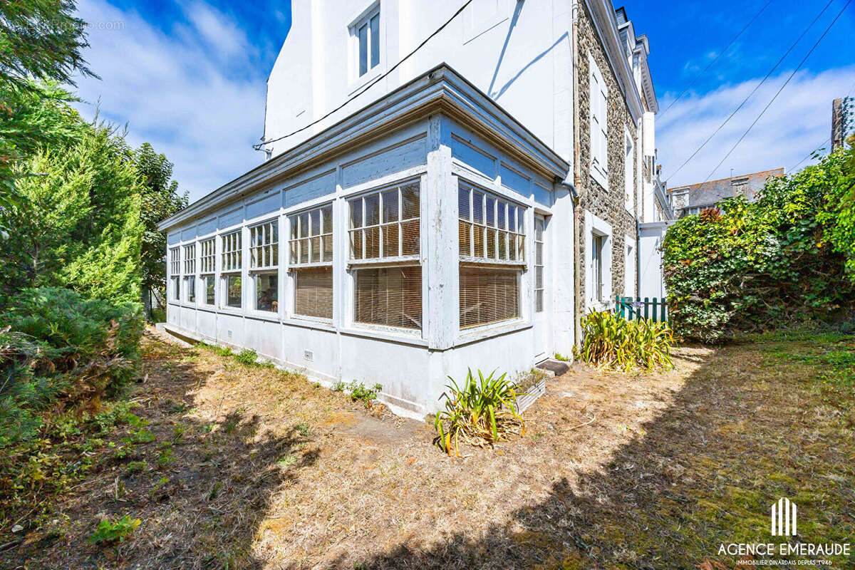 A vendre appartement rez-de-jardin Dinard 4 pièces 97.45 m² quartier St Enogat- stationnement -cave - photo 2
