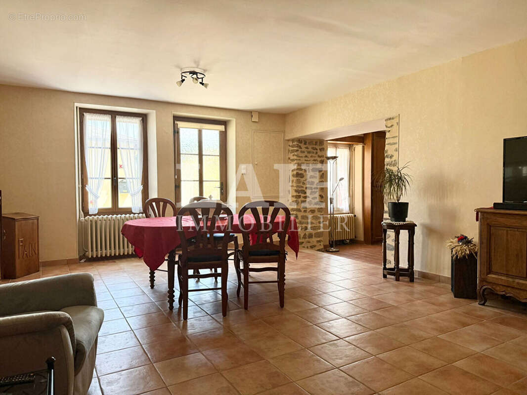 Maison à SAINT-LEONARD-DES-BOIS
