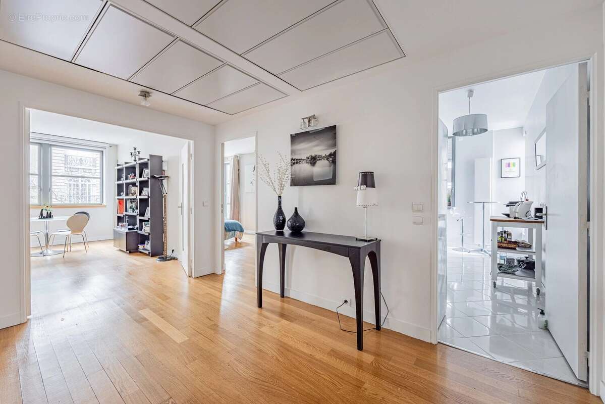 Appartement à PARIS-16E