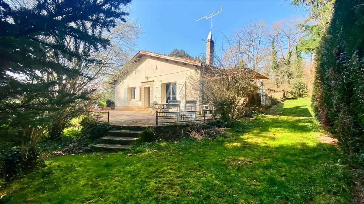 Maison à LACAPELLE-BIRON