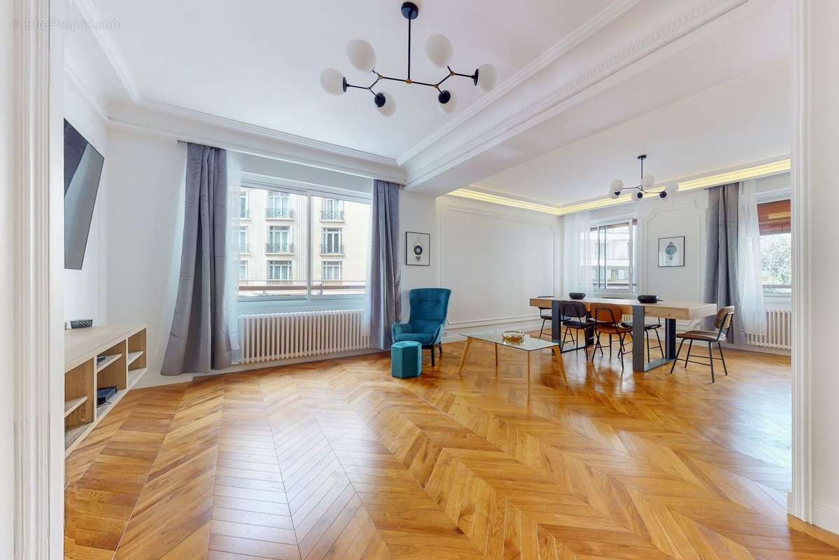 Appartement à PARIS-16E