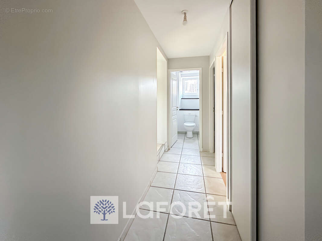 Appartement F3 1er étage (80 m²) à vendre à GEMOZAC (17260) - photo 11