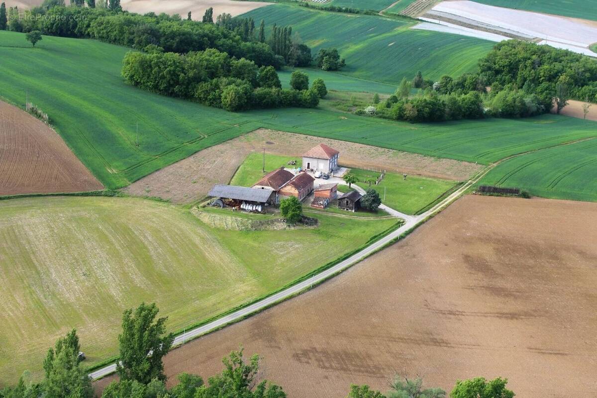 Maison à CASTELNAU-MONTRATIER