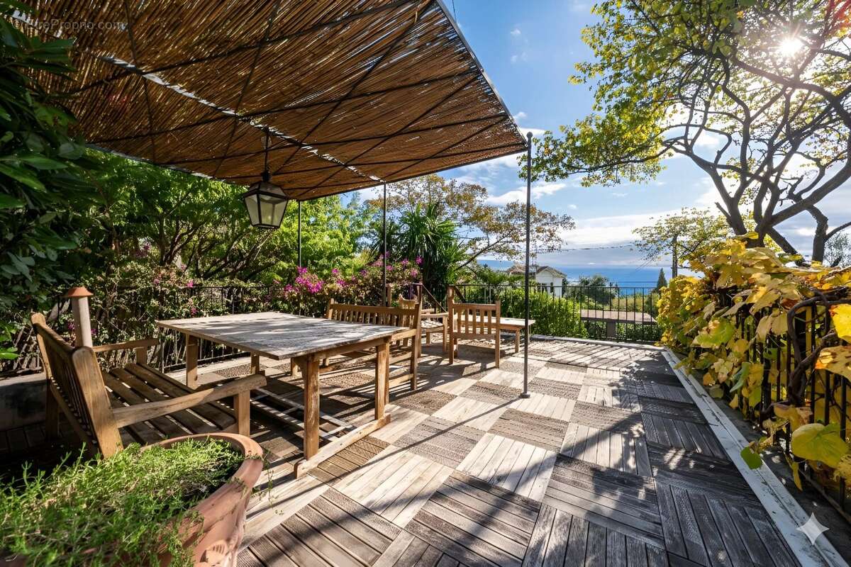 Cannes croix des gardes - maison de caractere – beaux volumes - photo 18