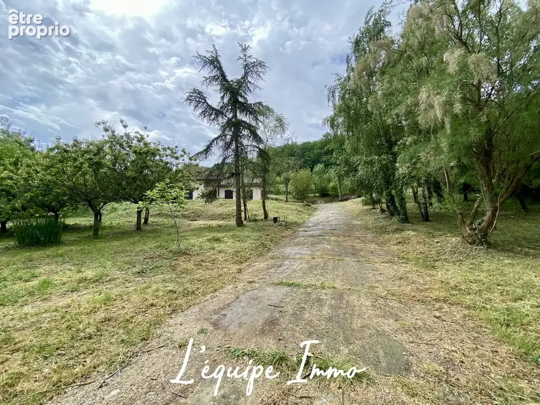 Maison T6 sur 1 hectare de terrain - photo 2