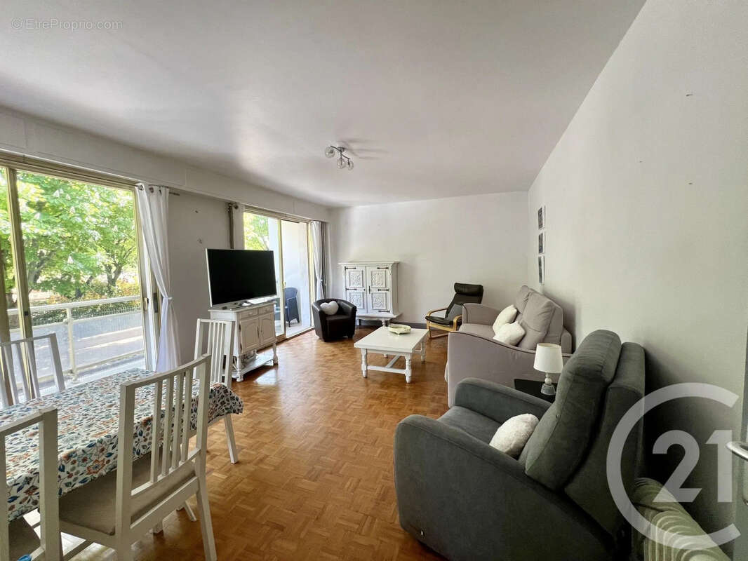 Appartement à SAINT-MAUR-DES-FOSSES