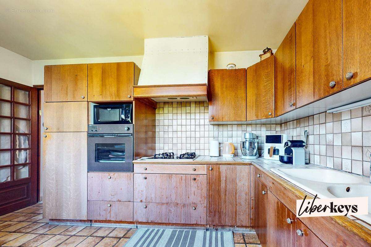 Rare à Villepinte – 197 m², 7 chambres et 823 m² de jardin : une maison qui s'adapte à tous vos projets - photo 4