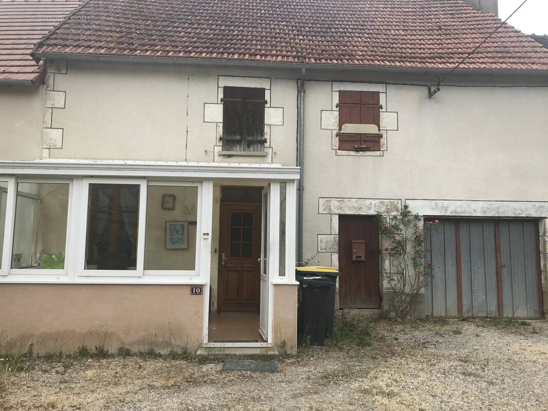 Appartement à COULONGES