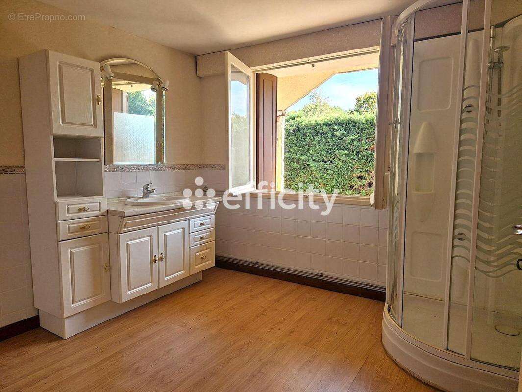 Maison 188 m² à Saint-Georges-De-Didonne  - photo 14