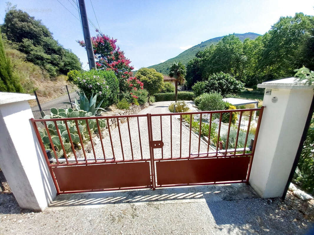 Maison de Standing en parfait état avec piscine. - photo 4