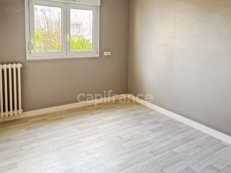 Maison à BONNETABLE