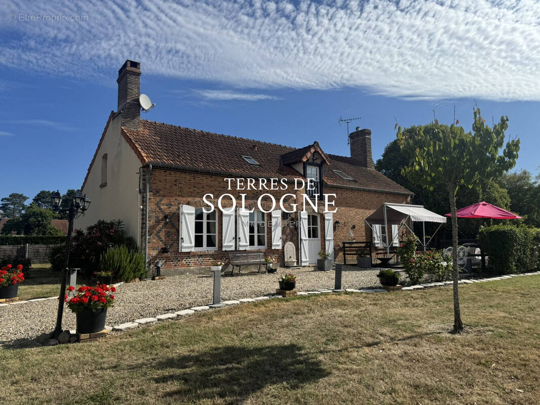 Maison à CHAUMONT-SUR-THARONNE