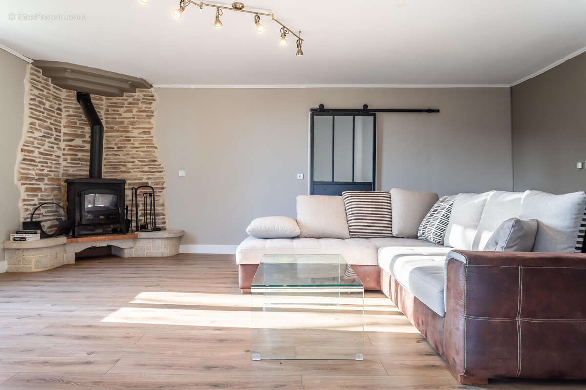 Propriété de campagne avec piscine, dépendances, garage et terrain - photo 11