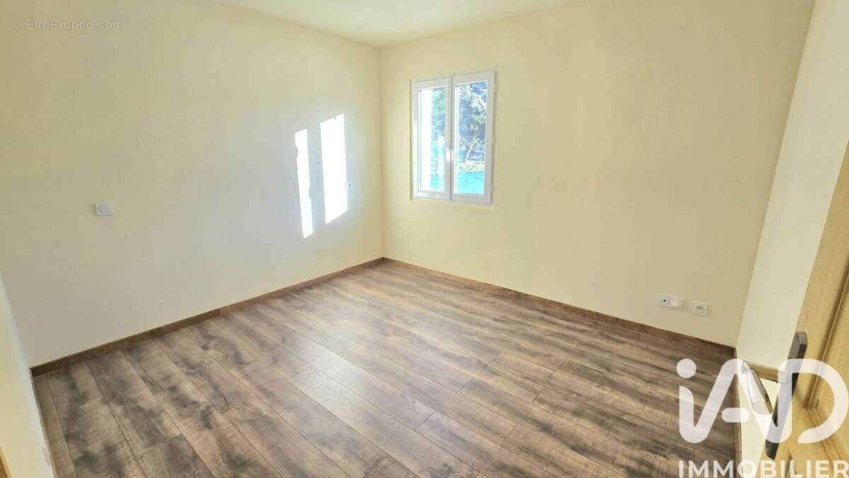 Photo 4 - Maison à CHARBONNIERES-LES-VARENNES