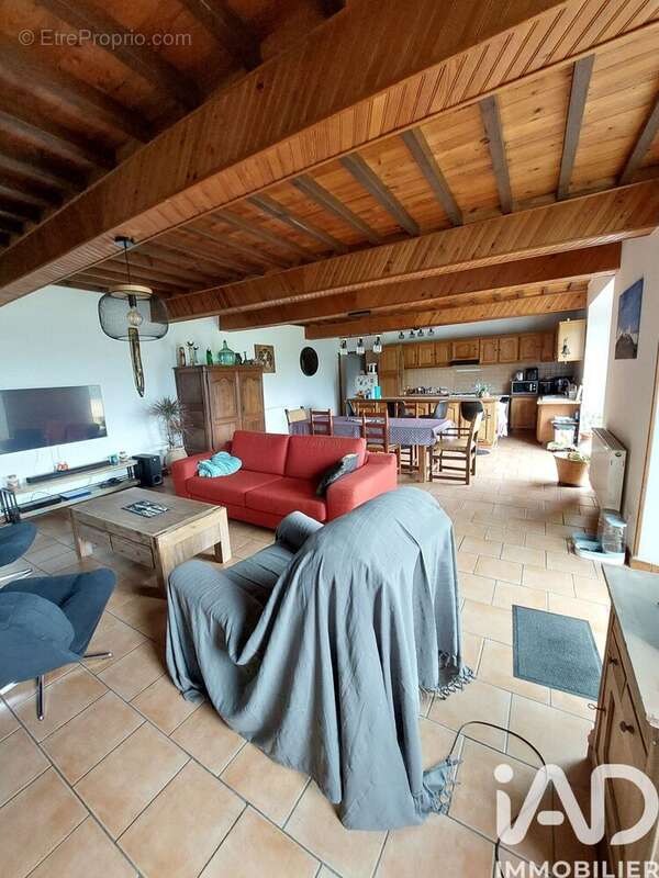 Maison 242 m² à Oleac-Dessus  - photo 2
