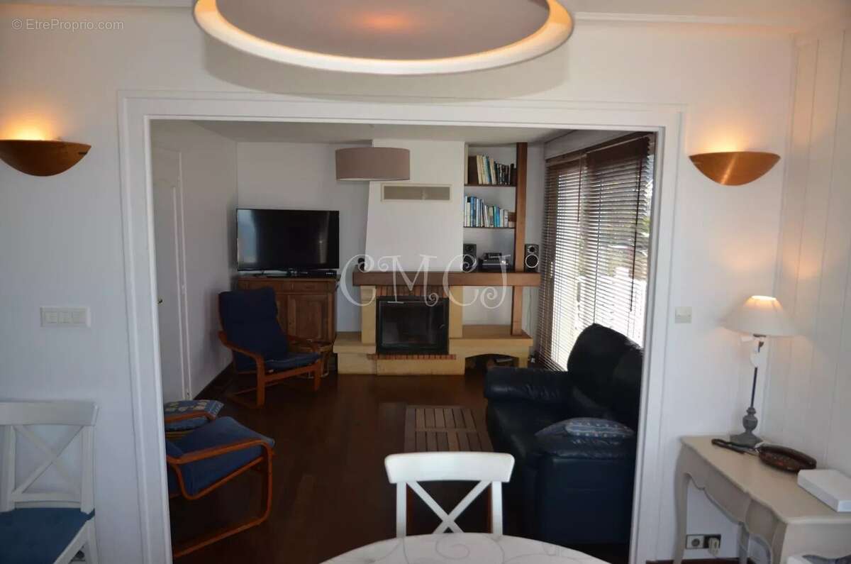 Maison à TREDREZ-LOCQUEMEAU