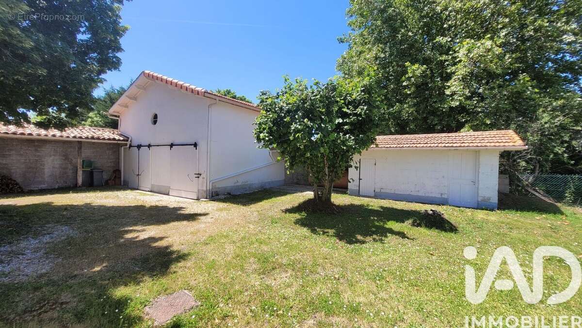 Photo 8 - Maison à LA ROCHE-CHALAIS