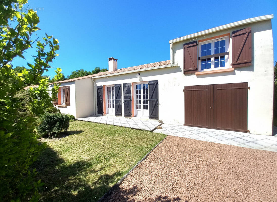 Maison à LANDEVIEILLE