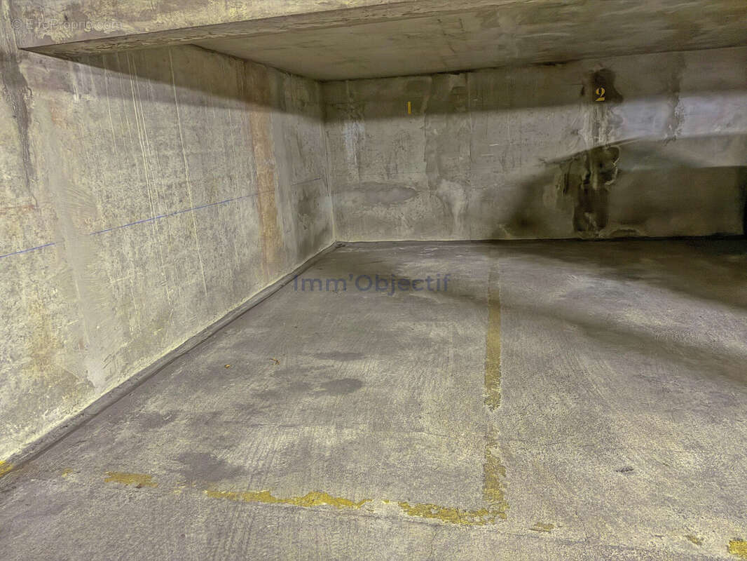 Parking à PARIS-12E