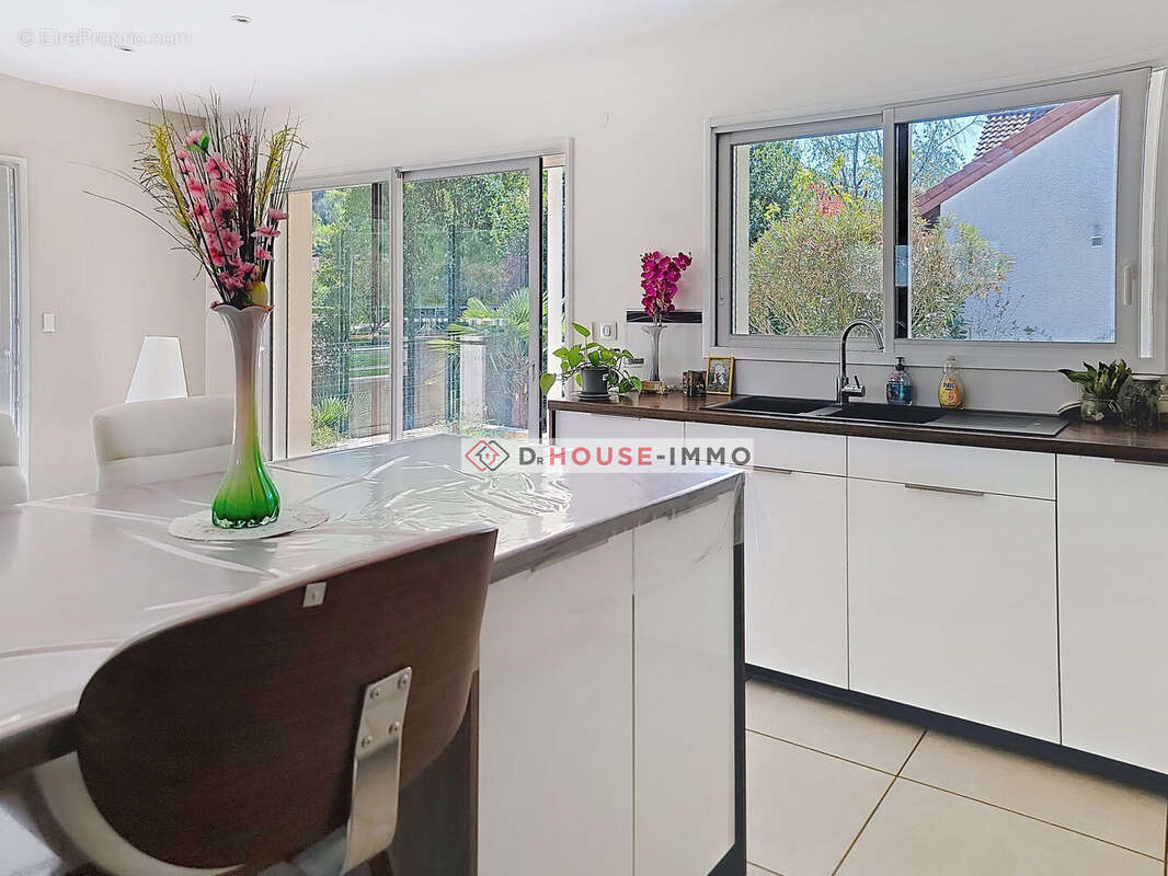 Maison 122 m² à Saint-Quentin-Sur-Isere  - photo 9