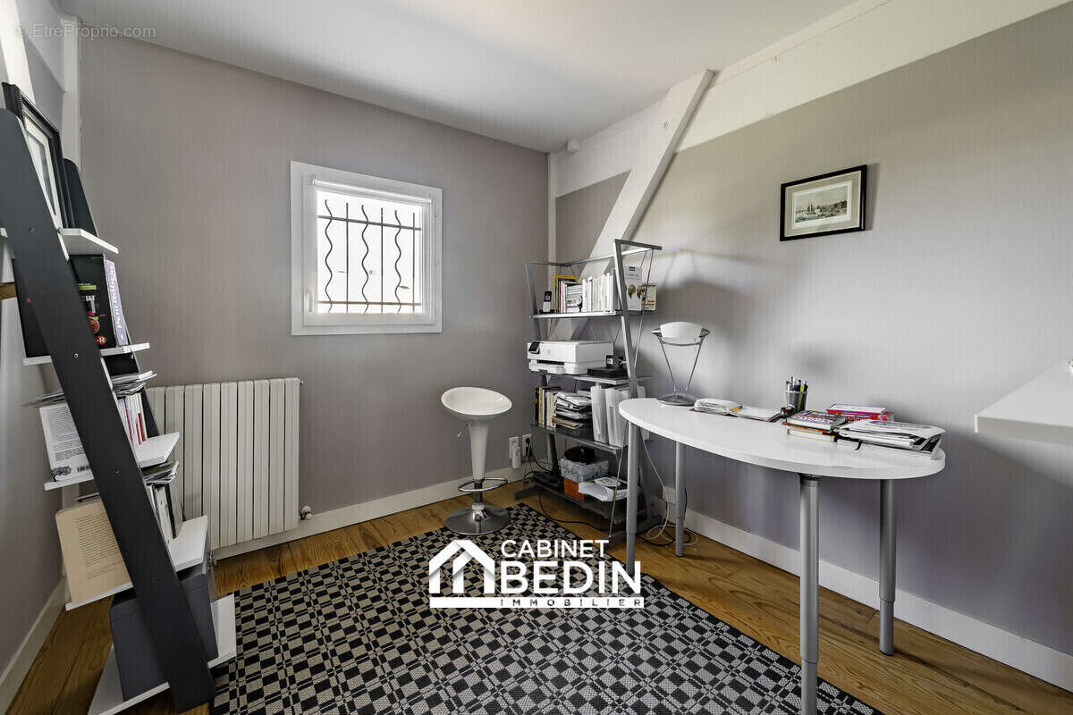 Maison 190 m² à Merignac  - photo 9
