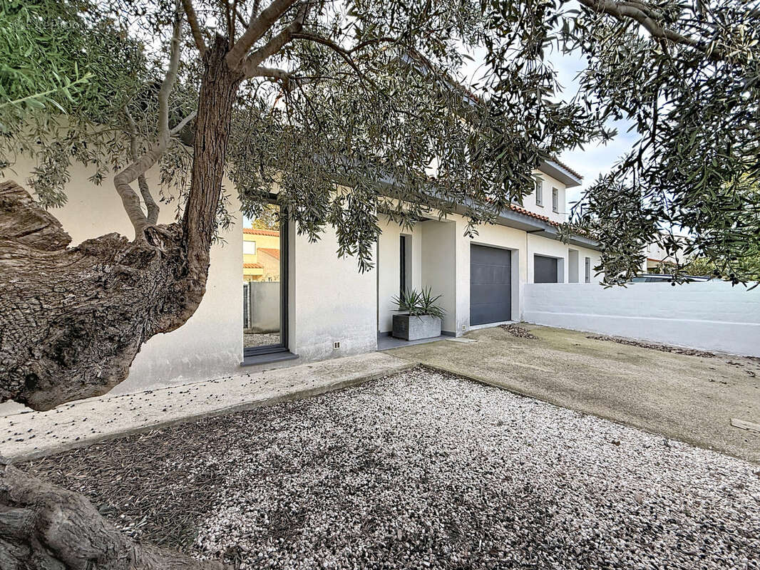 Maison à PEZILLA-LA-RIVIERE