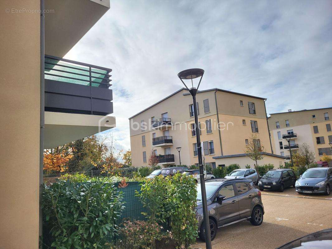 Appartement à SAVIGNY-LE-TEMPLE