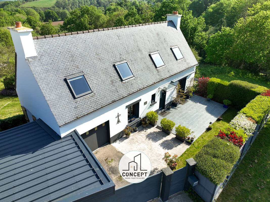 Maison à LE CLOITRE-SAINT-THEGONNEC