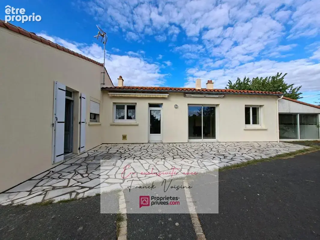 A VENDRE en Exclusivité aux Herbiers, maison plain-pied de 106 m2 avec 3 chambres et 1 dépendance sur une parcelle de 2200 m2 en - photo 8