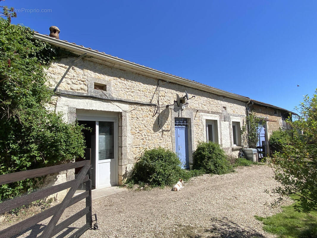 facade - Maison à SAINT-PRIVAT-DES-PRES