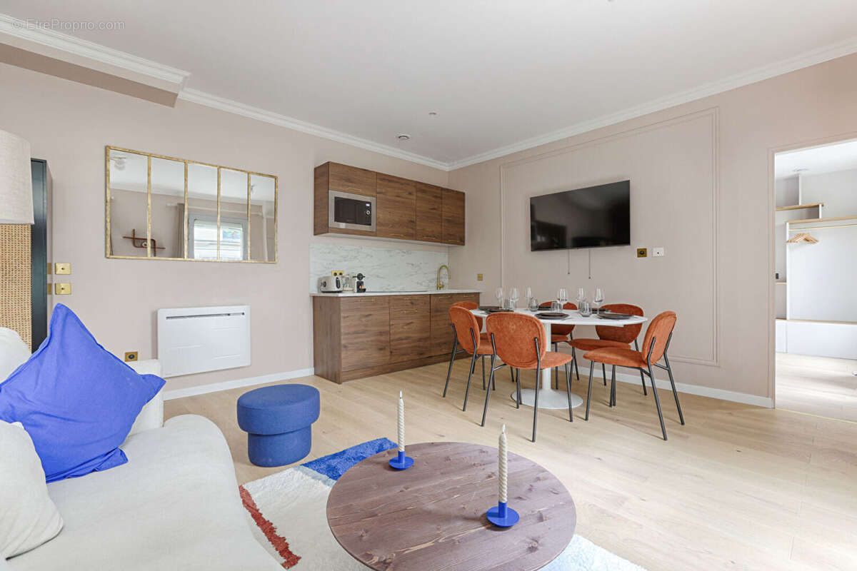 Appartement à PARIS-8E