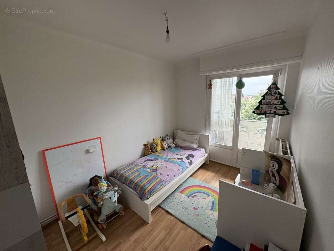 Chambre 2 - Appartement à SCHILTIGHEIM