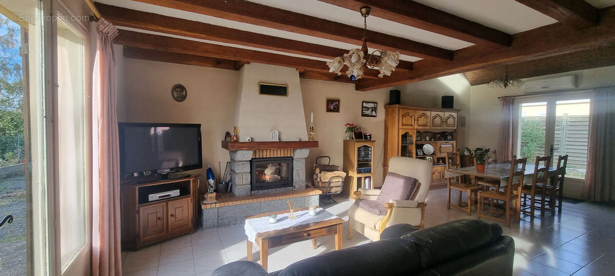 Maison à BEAULIEU-SUR-LAYON