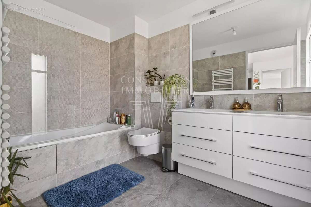 Appartement à LEVALLOIS-PERRET