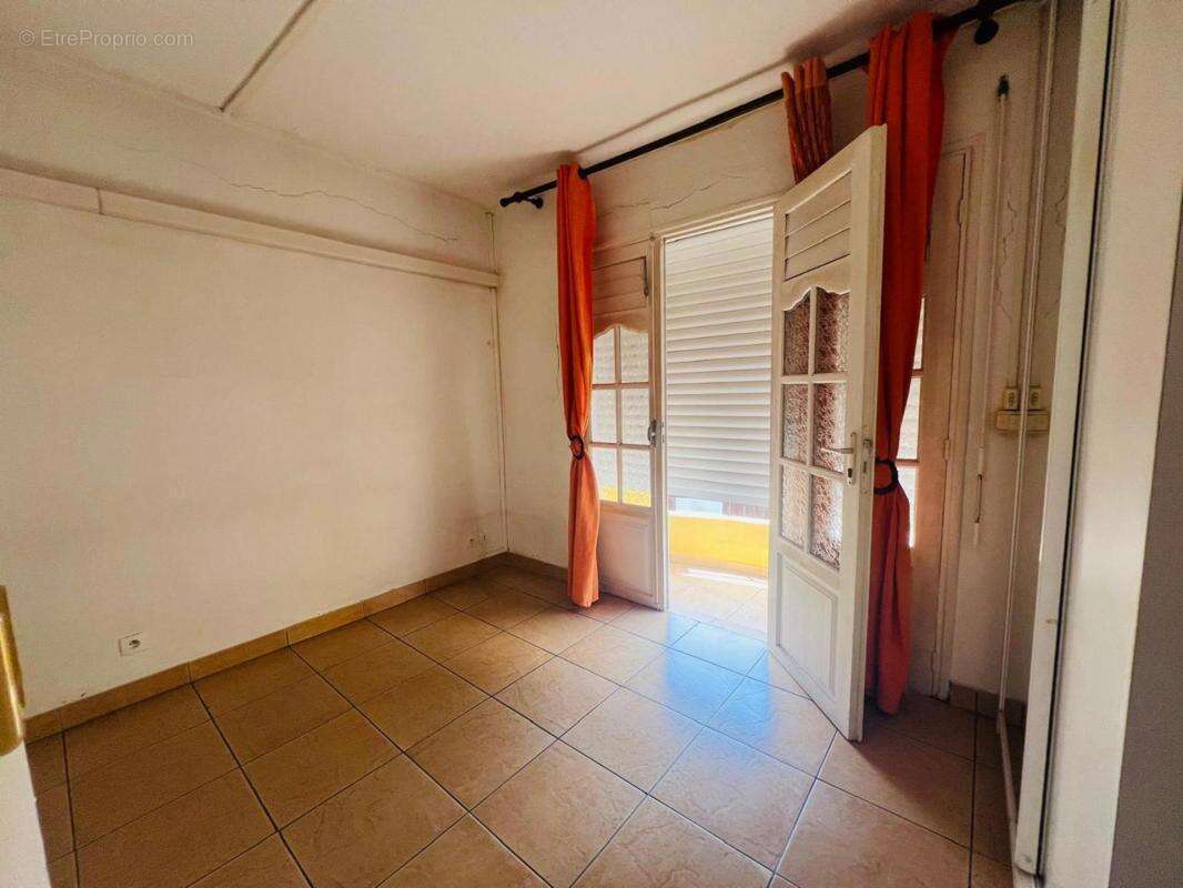 Commerce à POINTE-A-PITRE