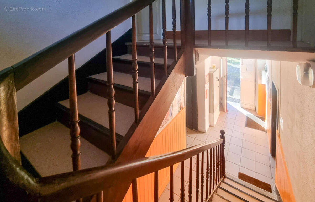 escalier - Maison à SAISSAC