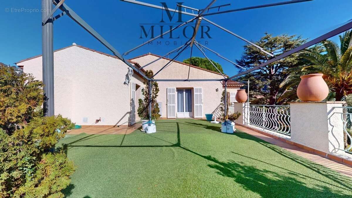 Villa - piscine - jardin 2000m2 - photo 12