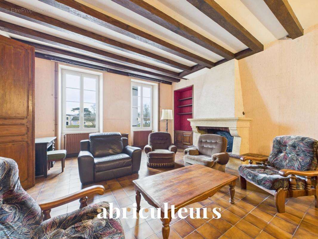 Maison de Maître au coeur du centre ville en vente à Jarnac (16200) - photo 2