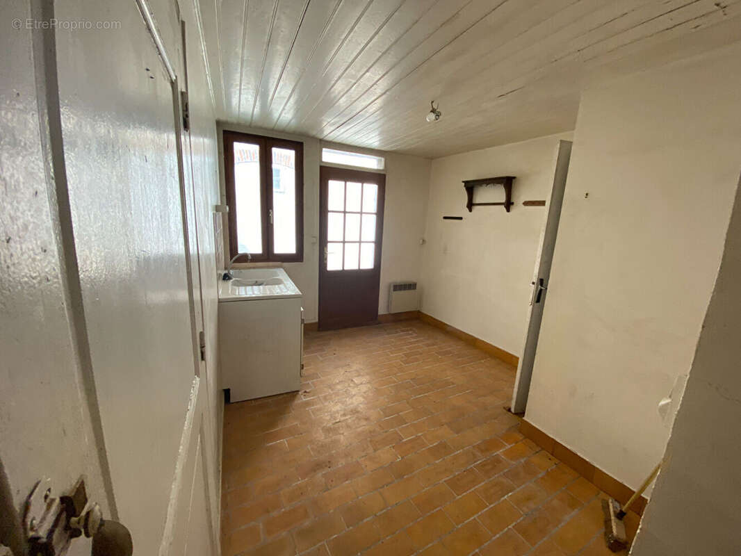 Maison à AILLANT-SUR-THOLON