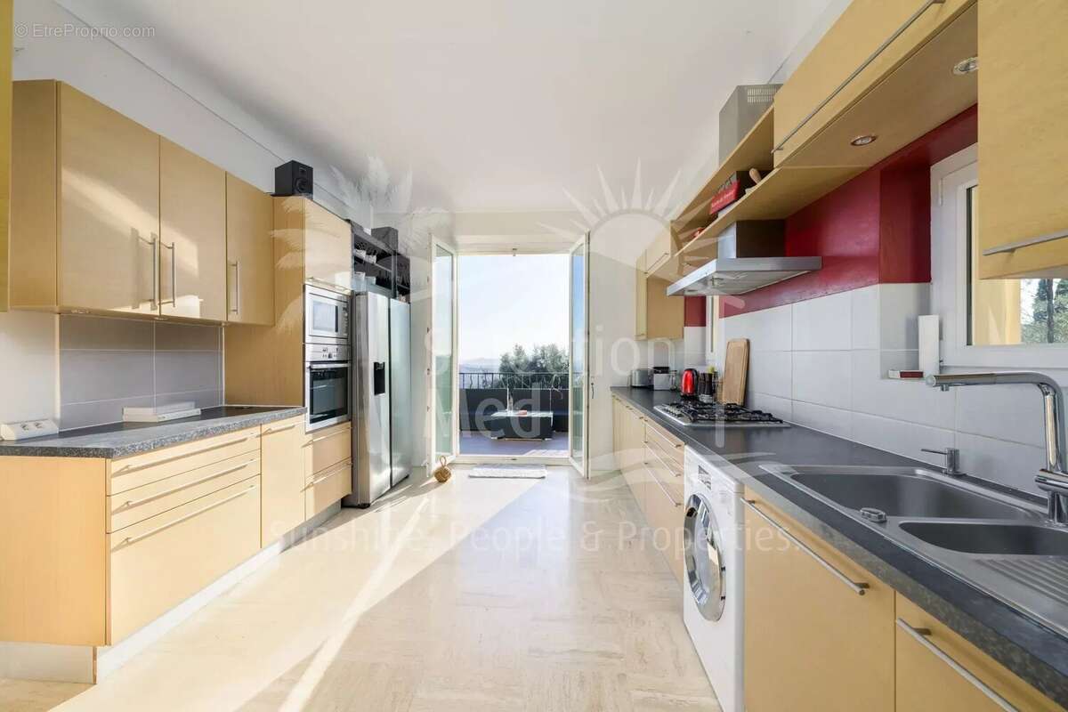 Maison à CHATEAUNEUF-GRASSE