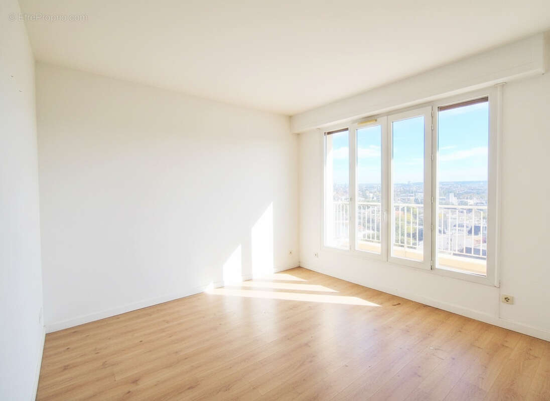Appartement à AVRILLE