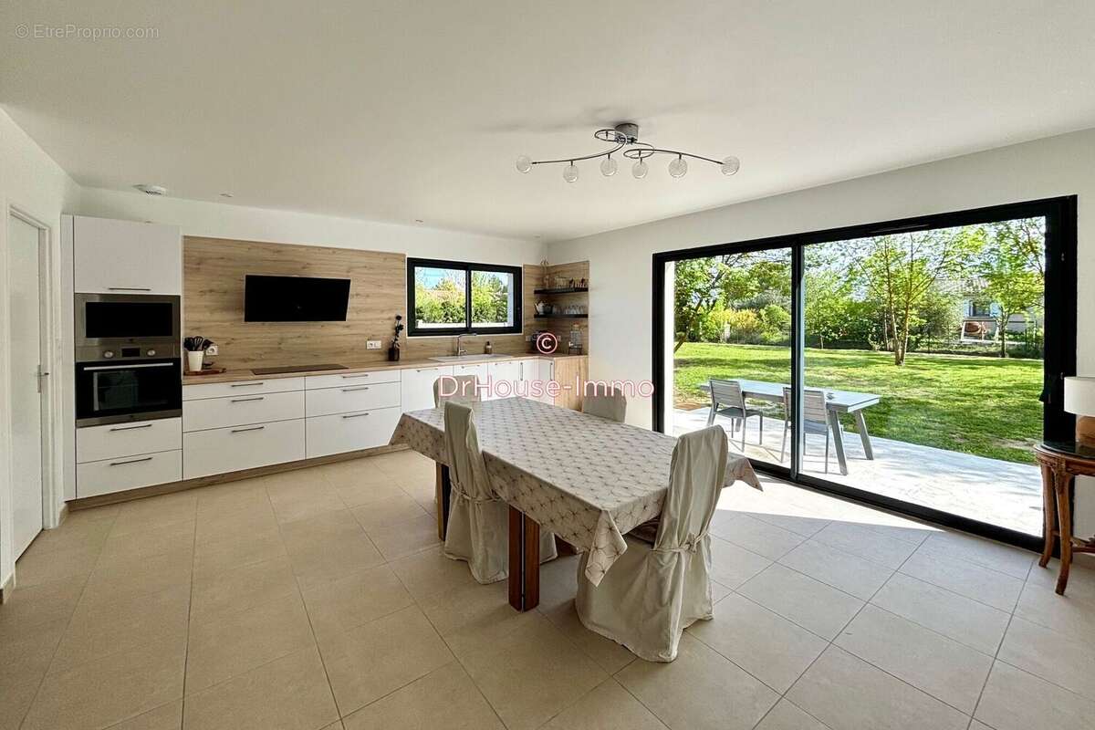 Maison à VILLEMOUSTAUSSOU