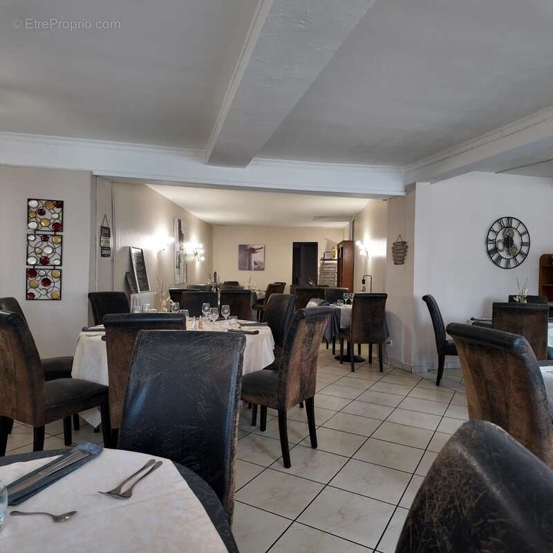 Commerce à LONGUEIL-ANNEL