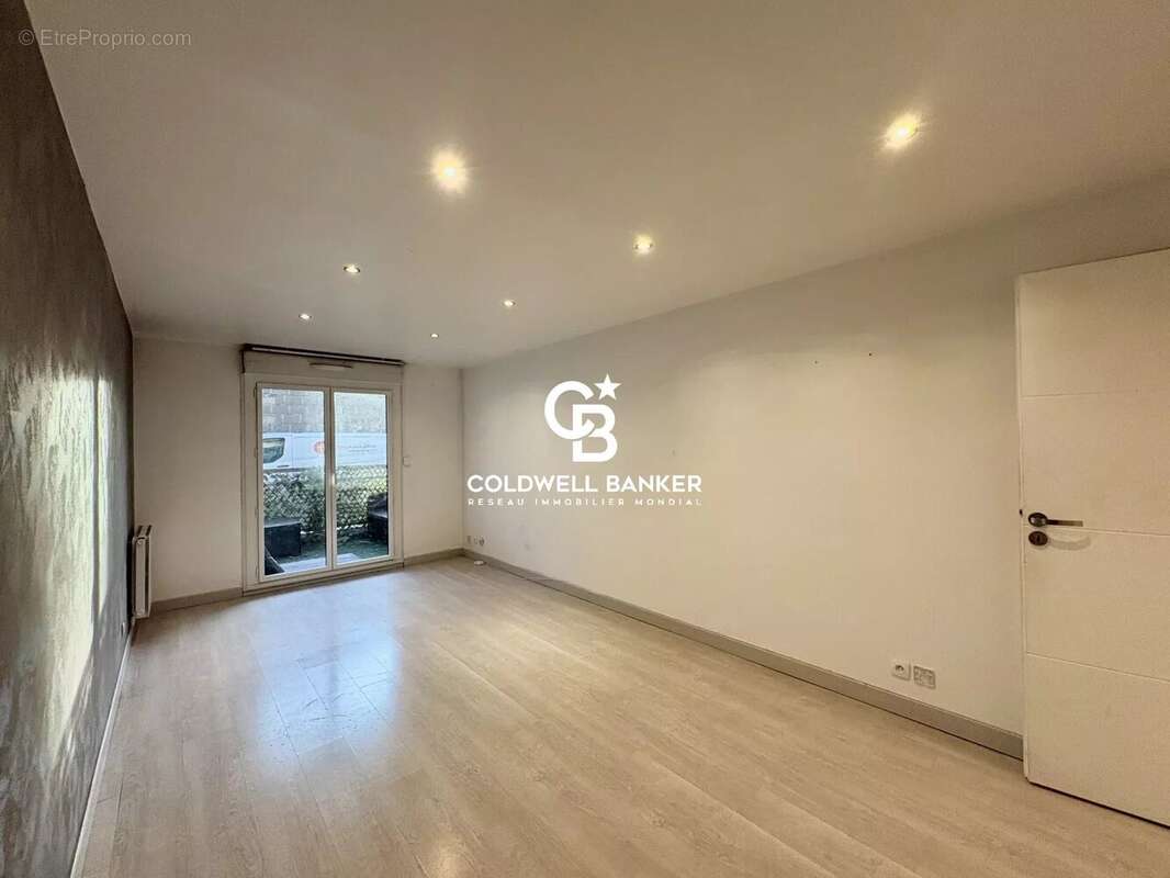 Appartement à ETREMBIERES