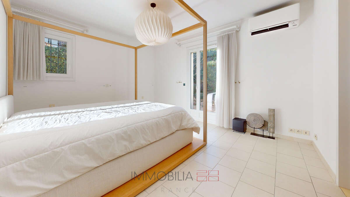 À vendre   maison - appartement indépendant - piscine et dépendances - photo 13