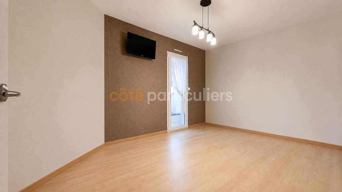 Sous compromis -- la roche-sur-yon -- quartier belle place -- maison 5 pieces -- 159 m2 -- jardin -- veranda - photo 13