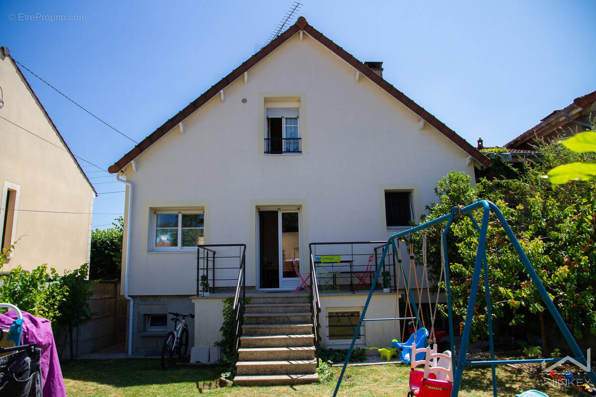 Maison à VILLENEUVE-LE-ROI